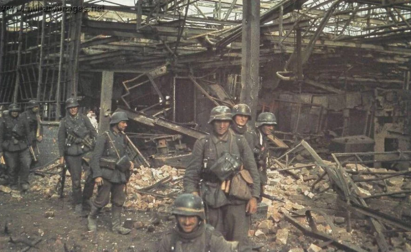 Немцы в Сталинграде. 1942 г.