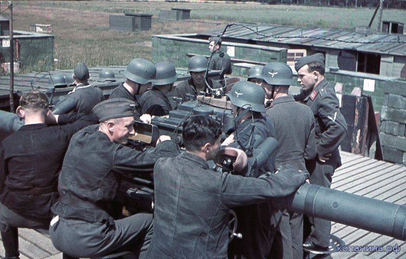 Военнослужащие Люфтваффе из подразделения ПВО. 1943 г. 