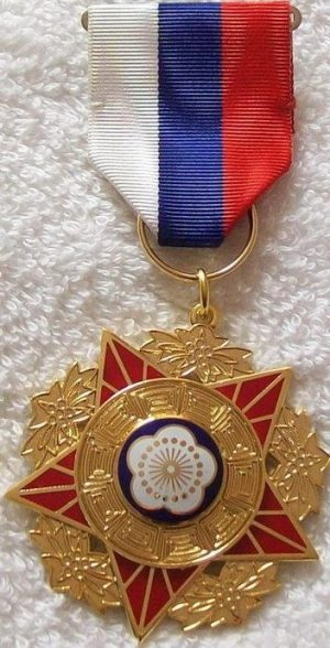 Орденская планка, и медаль армии, флота и авиации. Категория, 1-я степень.