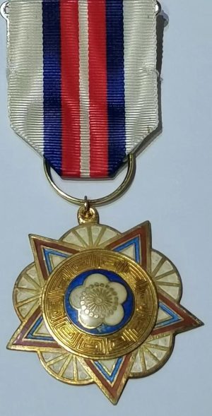 Орденская планка и медаль армии, флота и авиации. Категория В, 1-я степень.