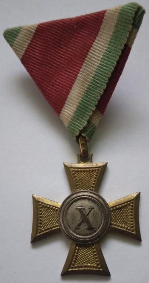 Знак выслуги 10 лет.