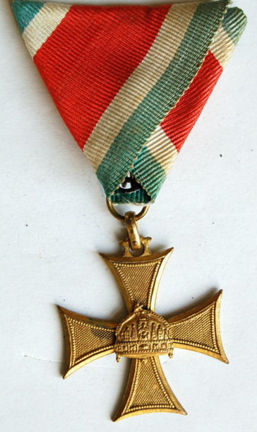 Офицерский знак выслуги.