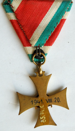 Офицерский знак выслуги.