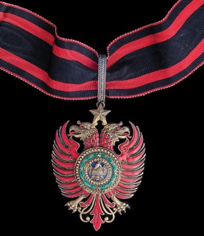 Знак Командора на шейной ленте .