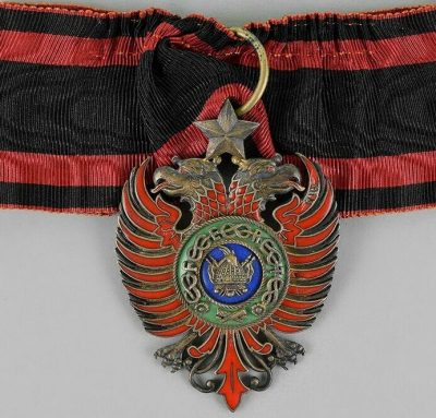 Орденская планка, знак и специальный знак Великого офицер Ордена Скандербега.