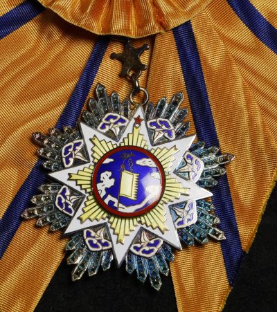 Орденская планка, орден Заоблачной хоругви 3-й степени на чрезплечной ленте (黃色大綬).