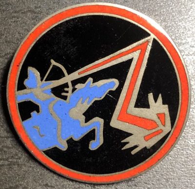 Знак бомбардировочной эскадрильи «Стрела Бога».