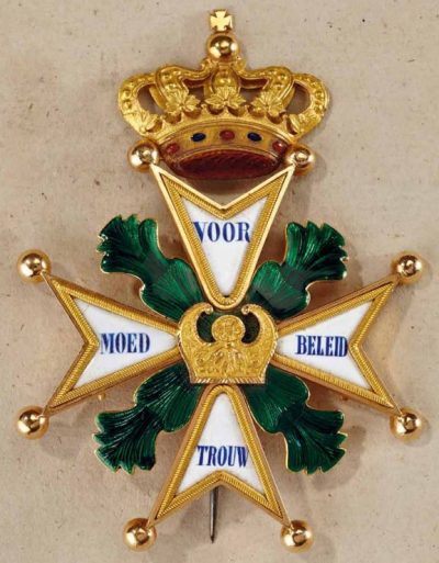 Рисунок орденской планки, знак Рыцаря второго класса и звезда ордена.
