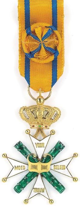 Рисунок орденской планки и знак Рыцаря третьего класса.