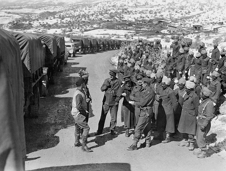 Конвой грузовиков армии США в Персидском коридоре. 1943 г.