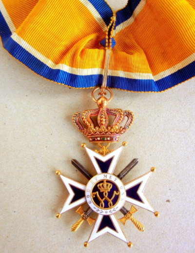 Рисунок орденской планки, знак Великого Офицера и звезда ордена Оранских-Нассау.
