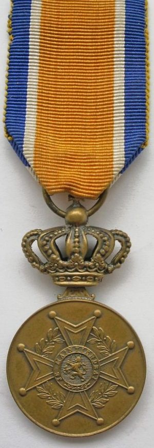 Рисунок орденской планки, аверс и реверс бронзовой медали ордена Оранских-Нассау.