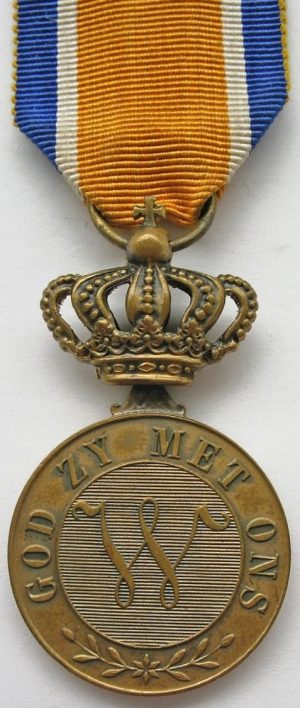 Рисунок орденской планки, аверс и реверс бронзовой медали ордена Оранских-Нассау.