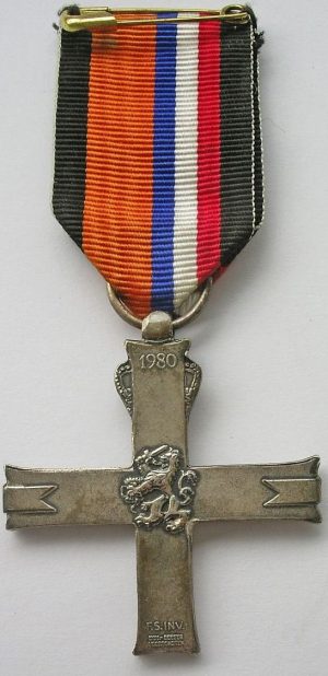 Орденская планка, аверс, реверс и Мемориального креста Сопротивления.