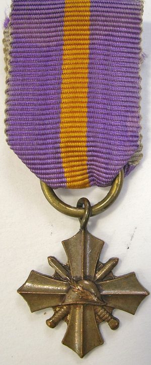 Рисунок орденской планки, аверс и реверс Мобилизационного военного креста.