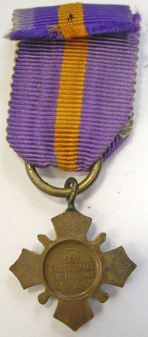 Рисунок орденской планки, аверс и реверс Мобилизационного военного креста.