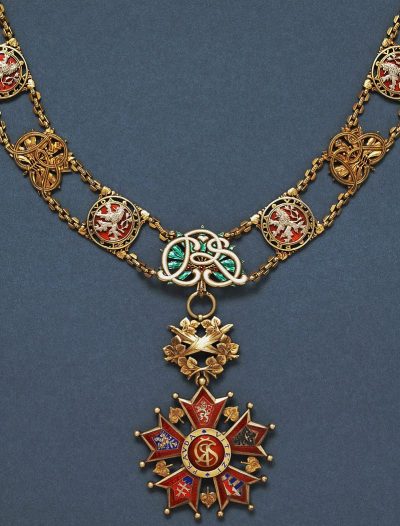 Фрагмент цепи и Большой крест ордена Белого льва с пальмовыми ветками, вручаемого в период с 1921 по 1961 гг.