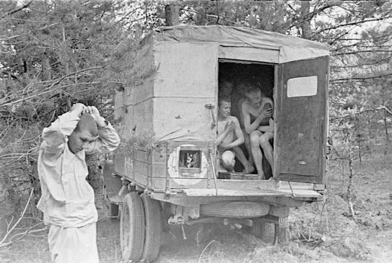 Передвижная автобаня для помывки 16 человек одновременно. 1942 г. 