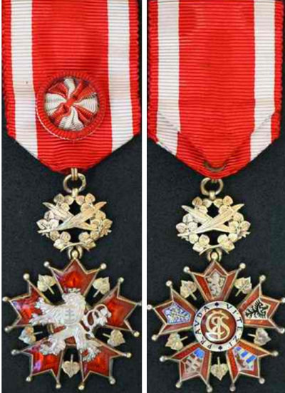 Аверс и реверс знака Офицера с пальмовыми ветвями орден Белого льва на нагрудной ленте с розеткой.