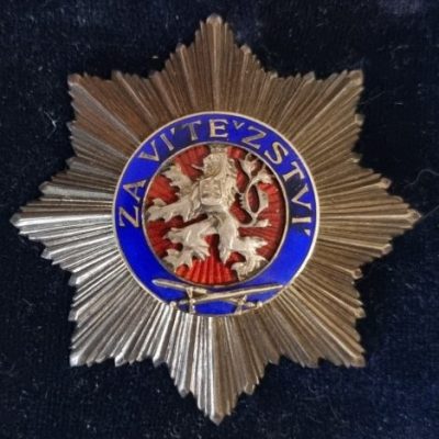 Орденская планка, аверс и реверс Золотой звезды Военного ордена Белого льва «За Победу».