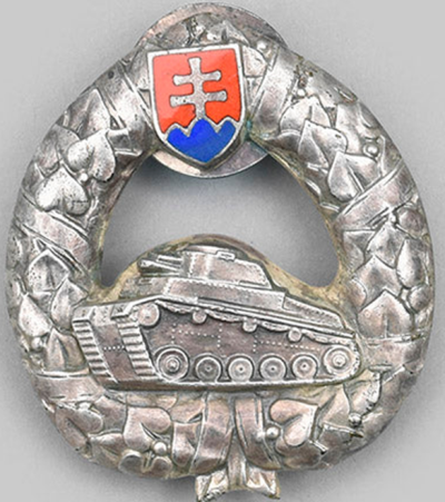 Значки классности специалистов бронетанковых войск.