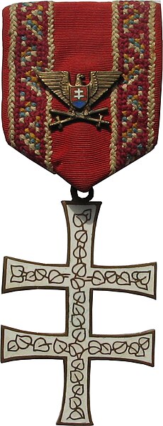 Орден Креста Победы IV степени с мечами.