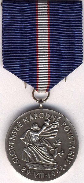 Орденская планка, аверс и реверс серебряного Ордена Словацкого национального восстания.