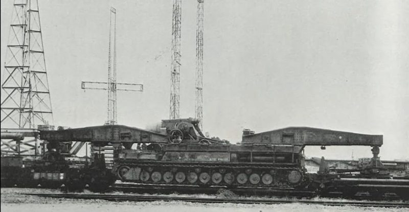 Автомобильный транспортер шасси мортиры.