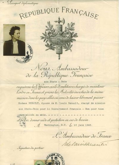 Дипломатический паспорт.