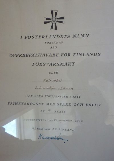 Грамота о награждении Крестом Свободы с дубовыми листьями.