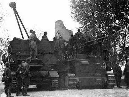Мортиры Karl Gerät 040 и подвозчики снарядов Munitionsschlepper на шасси танка Pz.Kpwf. IV Ausf. 