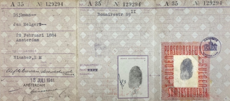 Различные удостоверения личности периода Второй мировой войны.