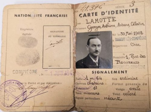 Удостоверения личности.