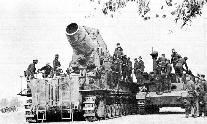 Мортиры Karl Gerät 040 и подвозчики снарядов Munitionsschlepper на шасси танка Pz.Kpwf. IV Ausf. 