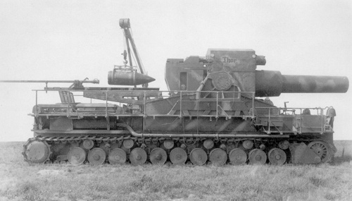 Мортира Karl Gerät 041 с подвозчиком снарядов.