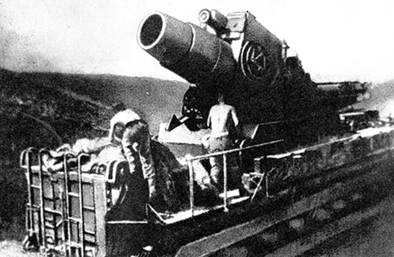 Мортира «Карл» на боевой позиции в капонире под Севастополем. 1942 г.