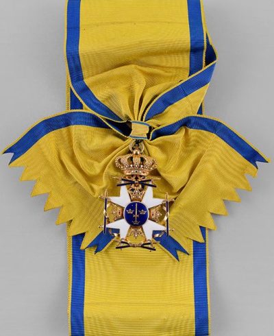 Аверс и реверс знака Командора Большого креста Ордена Меча.