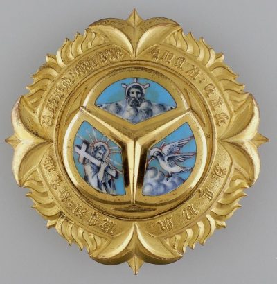 Знак Большого креста Ордена Святой Троицы на чрезплечной ленте и звезда к нему.