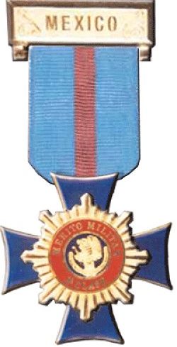 Орденская планка и медаль 2 –го класса «За военные заслуги».