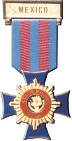 Орденская планка и медаль 3 –го класса «За военные заслуги».