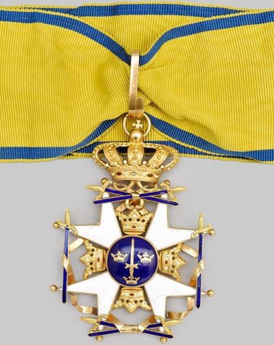 Аверс и реверс знака Командора I класса Ордена Меча.