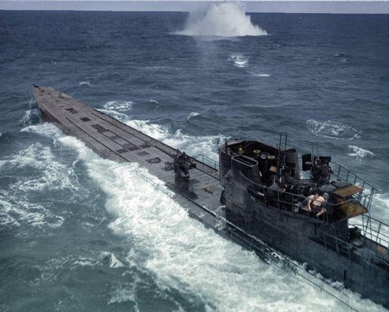Подлодка «U-848» в Атлантике под огнем канадских летающих лодок. 1943 г.