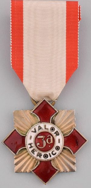 Аверс и реверс медаль «За героическую доблесть» 3-го класса.