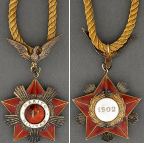 Аверс и реверс звезды 1-го класса «За военные заслуги».