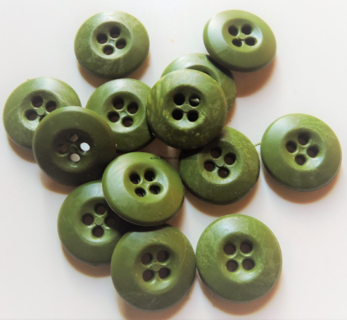 Пластиковые пуговицы vz.60 для блузки.