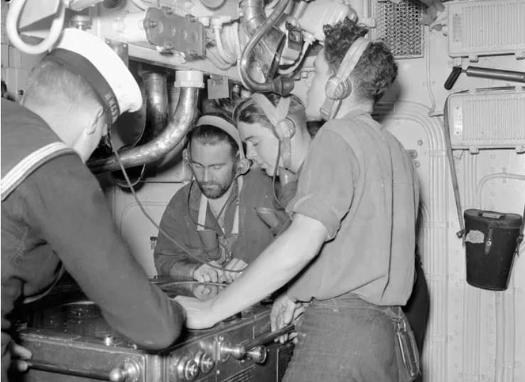 Передающая станция корабля HMCS Ottawa. 1940 г.