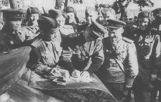 Подписка на военный заем 1943 г. в танковой части.
