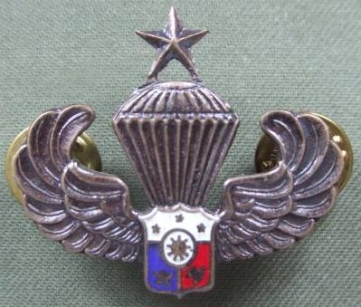 Знак парашютистов.