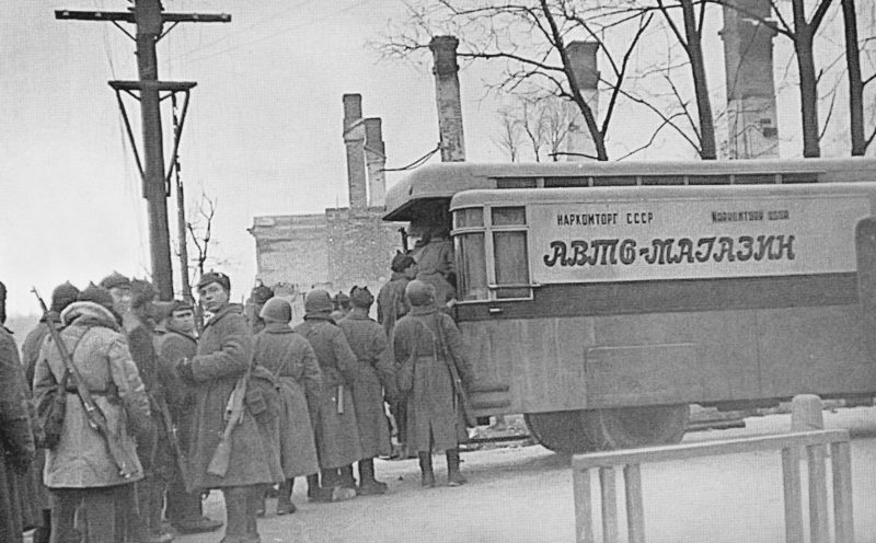 Автолавка «Военторга».