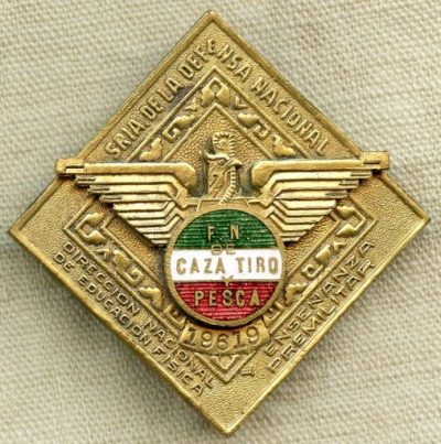 Знак военного училища.